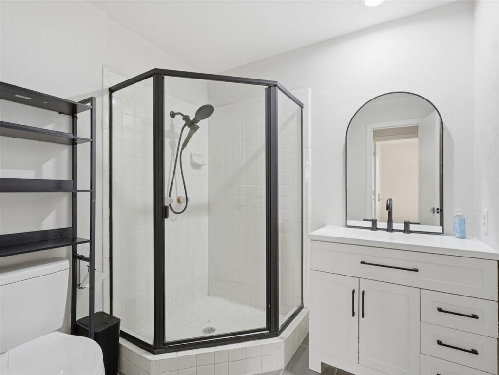 Carrollton Furnished Rooms: TV+Mini Fridge