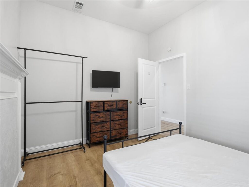 Carrollton Furnished Rooms: TV+Mini Fridge