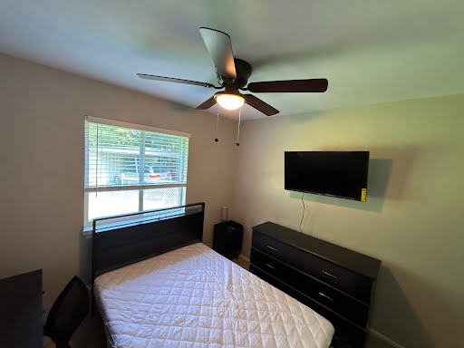 Arlington Furnished Rooms: TV+Mini Fridge