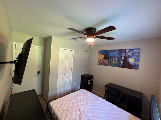 Arlington Furnished Rooms: TV+Mini Fridge