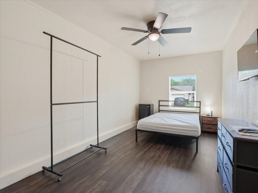Garland Furnished Rooms: TV+Mini Fridge