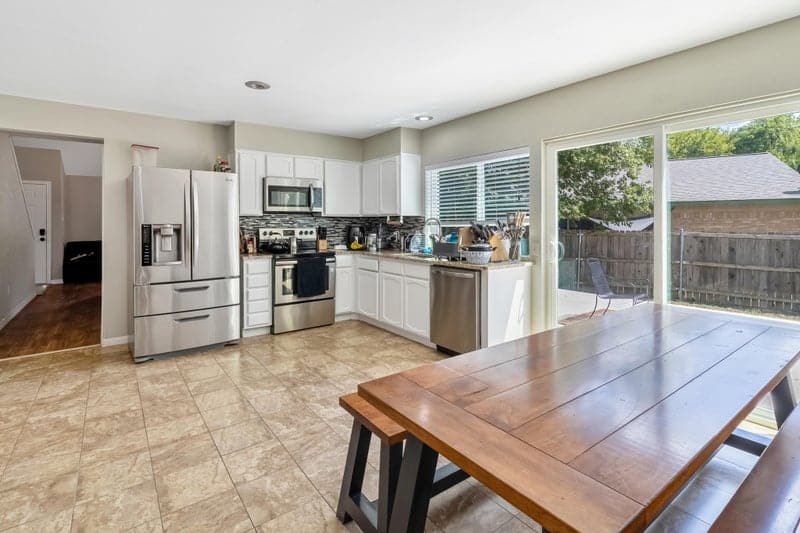 Arlington Furnished Rooms: TV+Mini Fridge