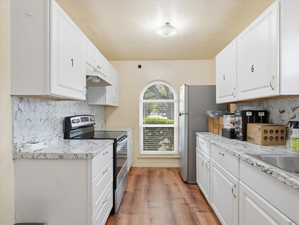 Garland Furnished Rooms: TV+Mini Fridge
