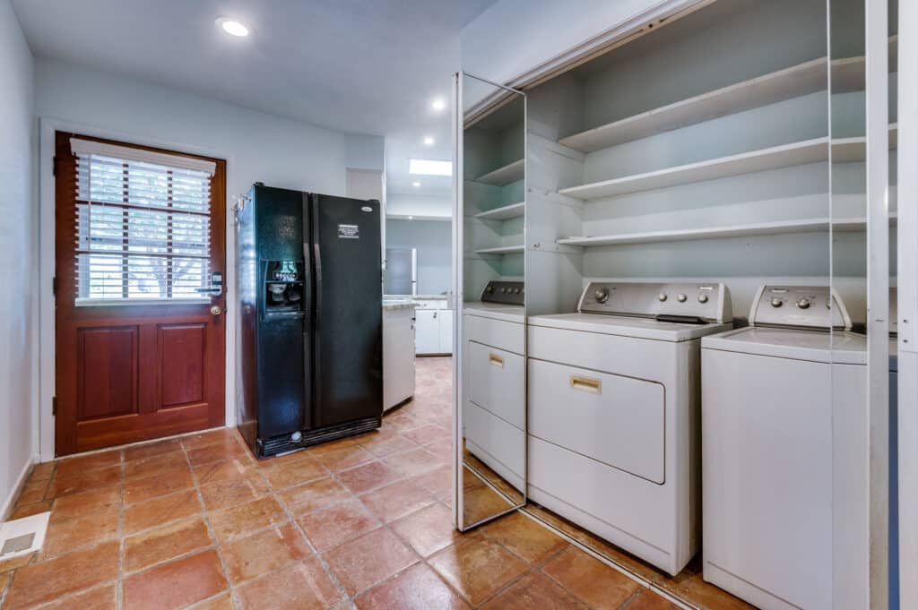 Dallas Furnished Rooms: Utilities + Monthly Cleaning Included