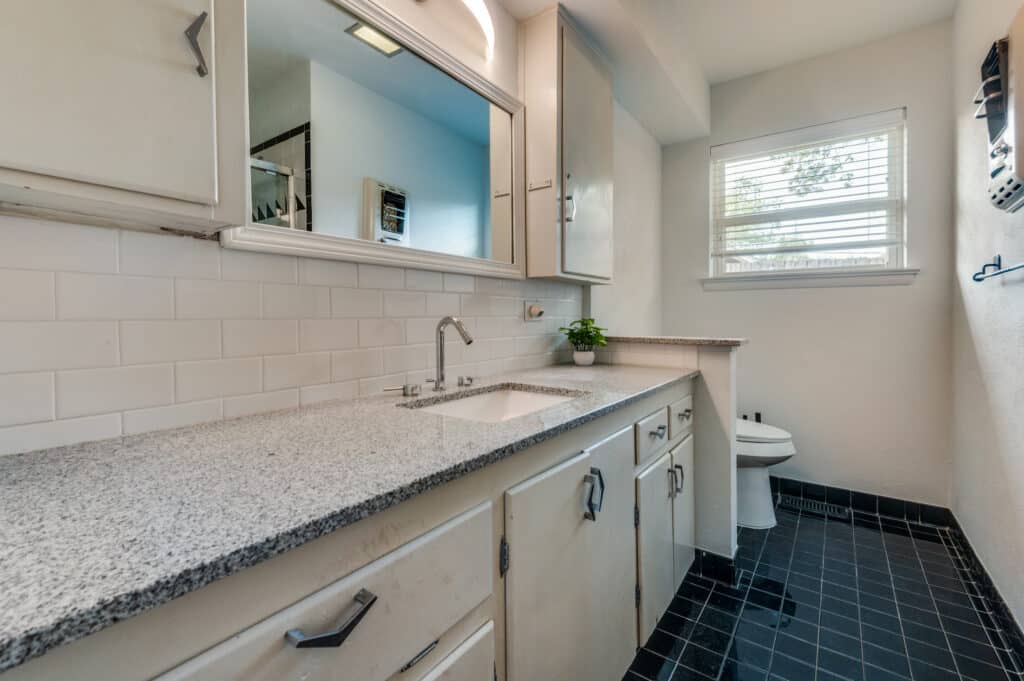 Dallas Furnished Rooms: Utilities + Monthly Cleaning Included
