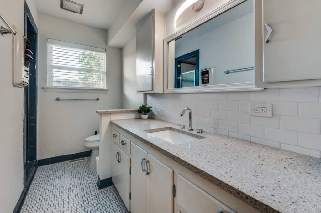 Dallas Furnished Rooms: Utilities + Monthly Cleaning Included