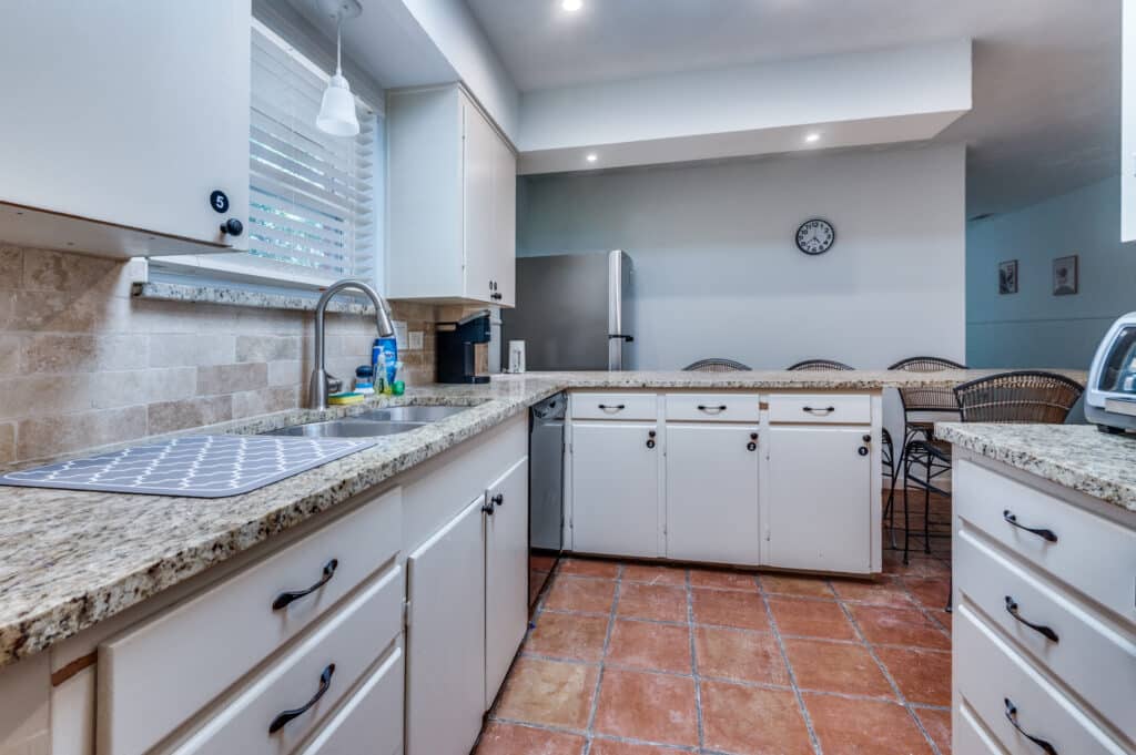 Dallas Furnished Rooms: Utilities + Monthly Cleaning Included