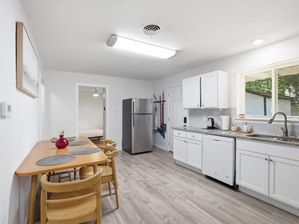 Furnished Rooms in Irving – Utilities Included